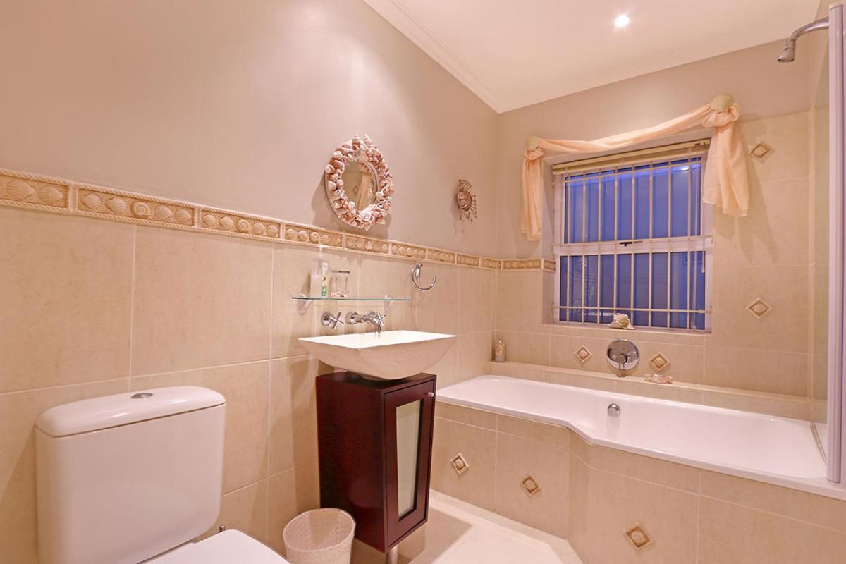 Villa Bayview 30 By Hostagents Bloubergstrand Exterior foto